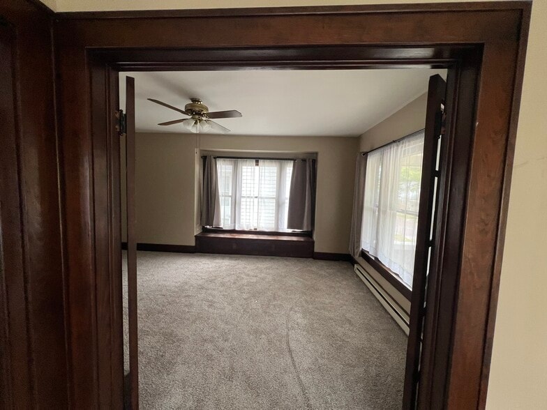 Entry to living room - 24 Sunnyside Dr