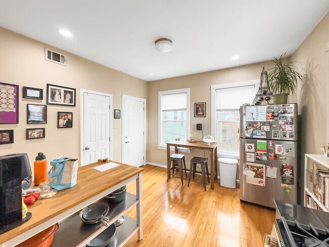 Building Photo - 153 Amory St