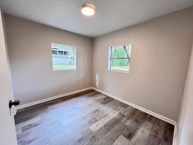 Building Photo - House in Deland