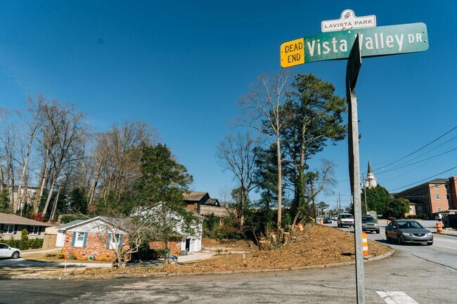 Building Photo - 1215 Vista Valley Dr NE