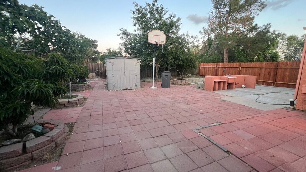 Family fun area - 38238 La Loma Ave