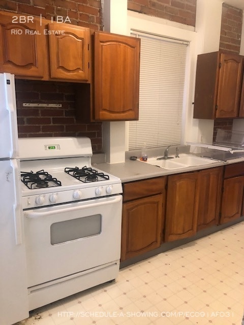 Building Photo - Beautfiul Vintage 2Br with Exposed brick!