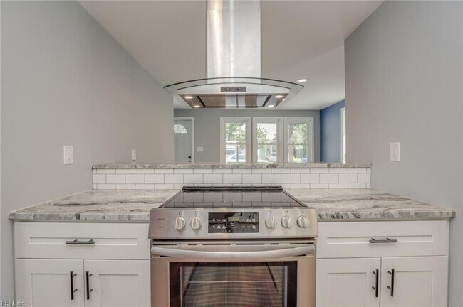 Building Photo - Beautifully remodeled single family home!