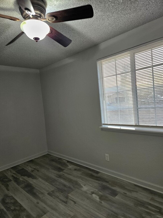 Building Photo - $1700 A MONTH - 3 BEDROOM 2 BATH HOME IN LEAVITT LAKE