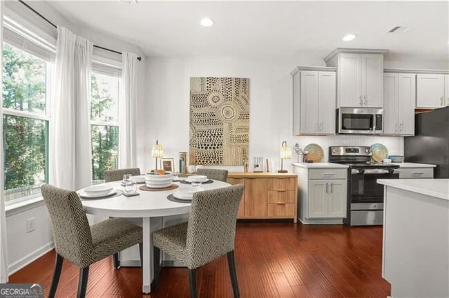 Building Photo - 580 Morrow Ln