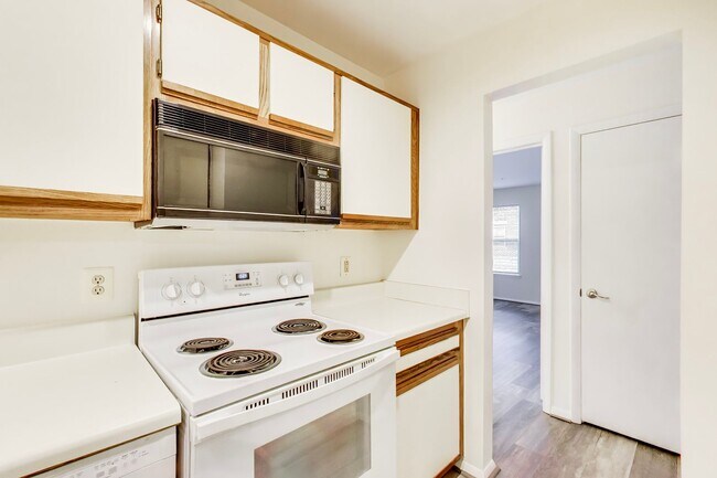 Building Photo - Ground Level Condo in Gaithersburg - 1 bed, 1 bath