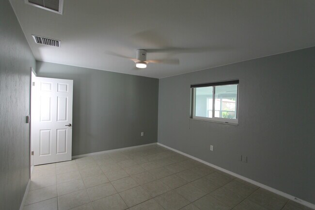 Building Photo - 5522 Yorkshire Way