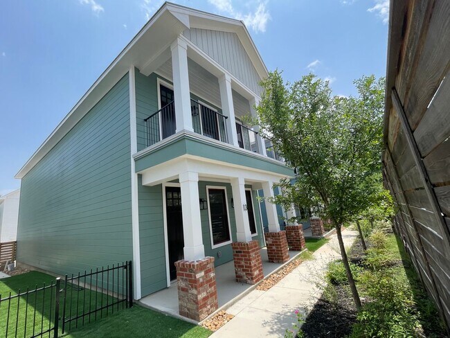 Building Photo - 311 E Evergreen St