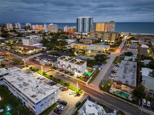 Building Photo - 1000 N Riverside Dr