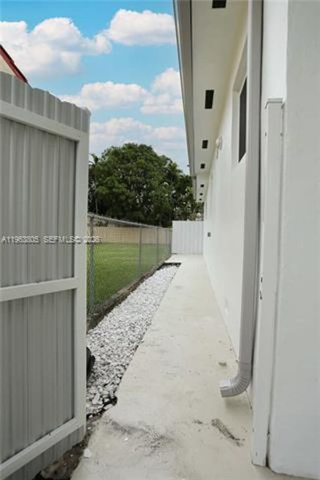 Building Photo - 3305 SW 2nd St