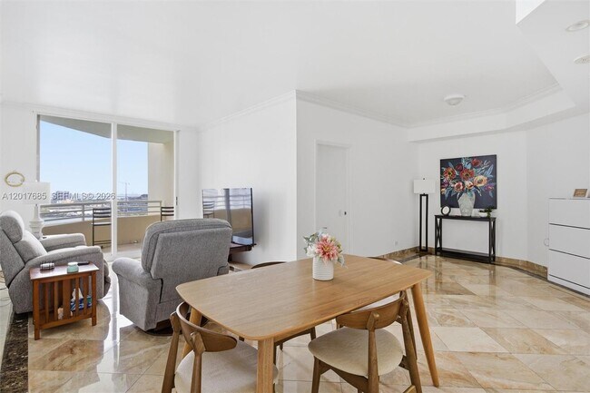Building Photo - 888 Brickell Key Dr