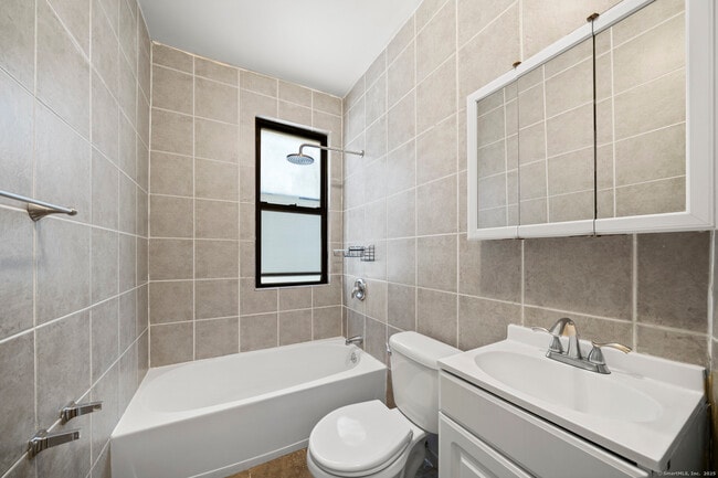 Building Photo - 217 Woodlawn Terrace