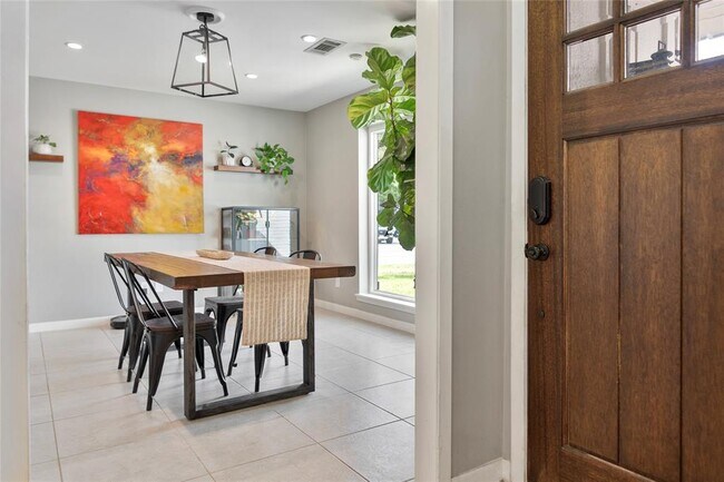 Building Photo - 9655 Meadowland Dr