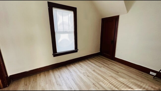 Building Photo - 315 N Kline St