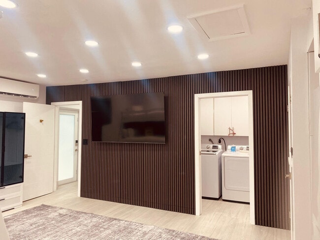 Building Photo - 1800 Admirals Way