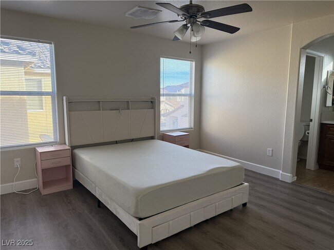 Building Photo - 5733 Rose Tiara Dr