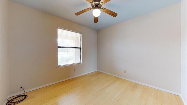 Building Photo - Northeast El Paso 5bed Refrig A/C house in...