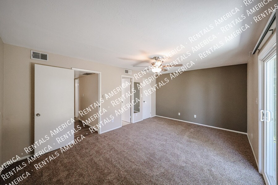 Building Photo - 4555 W Continental Dr