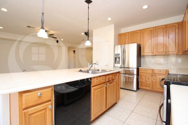 Building Photo - 2568 E San Rafael Trail