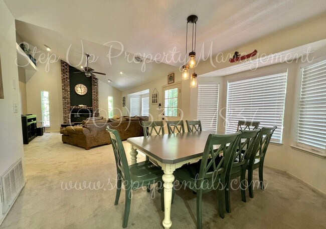 Building Photo - Charming 3-Bedroom Retreat in Gated Grovel...