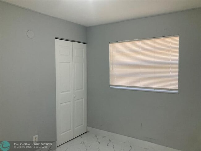 Building Photo - 1542 NW 17th St