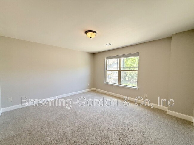 Building Photo - 1057 Woodbury Falls Dr