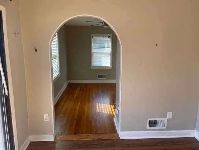 Building Photo - 4 Bedroom House