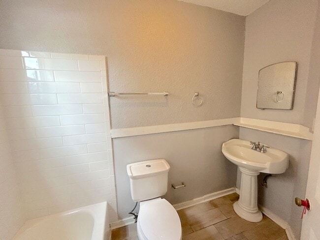 Building Photo - 1 BED | 1 BATH | VICTORIAN DISTRICT