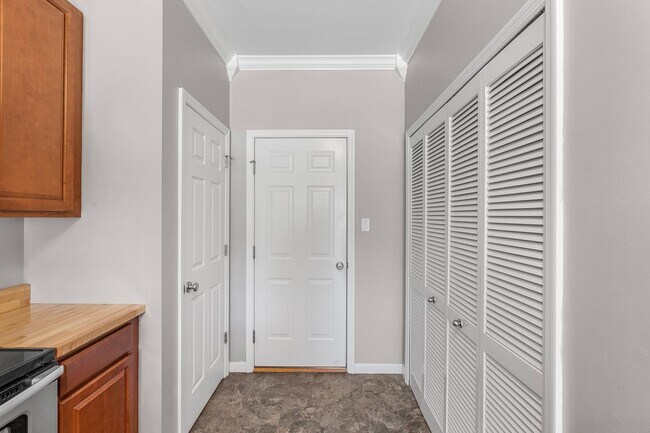 Building Photo - Beautiful 3-Bed, 3-Bath Home in Excellent ...
