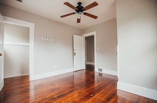 Building Photo - Home with Beauty, Character and Great LOCA...