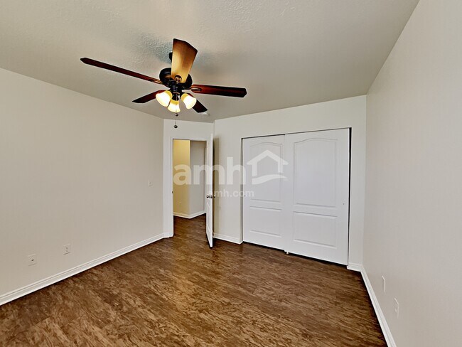 Building Photo - 88 E 2325 S