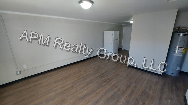 Building Photo - Newly renovated apartments! 50% off first month