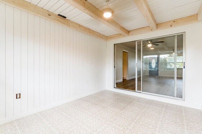 Building Photo - 1749 Sunset Point Rd