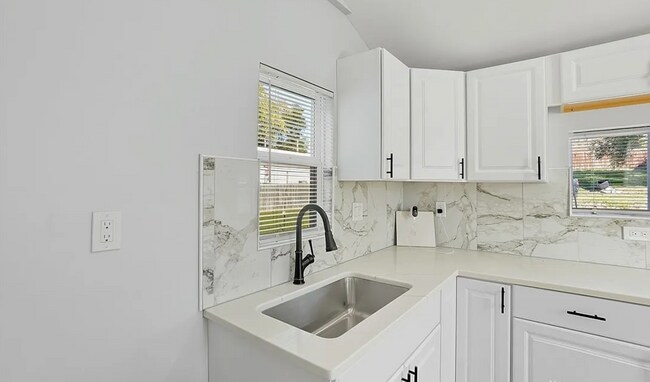 Building Photo - 1531 Chapel St