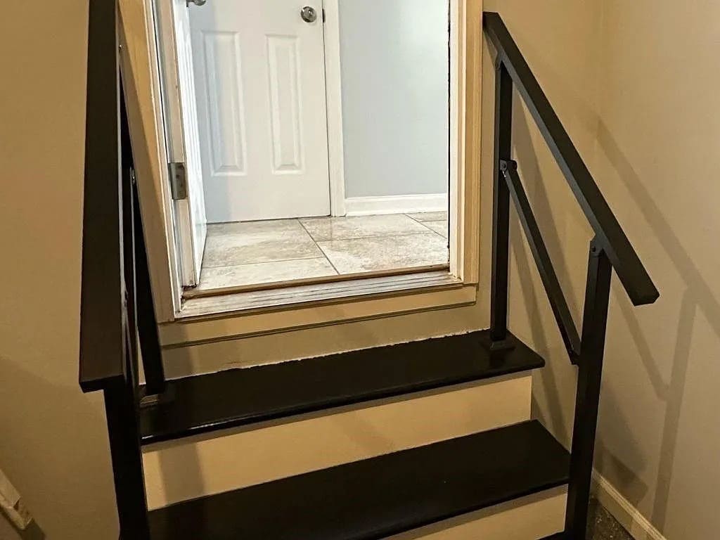 Building Photo - Room in House on Lakeview Rd