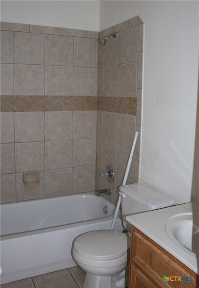 Building Photo - 1402 Chips Dr
