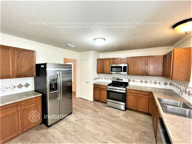 Building Photo - 9818 Golden Prairie Ln