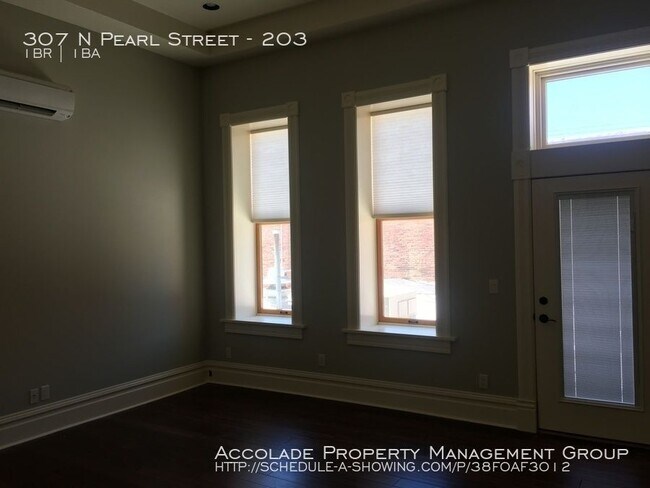 Building Photo - Luxury Downtown Living