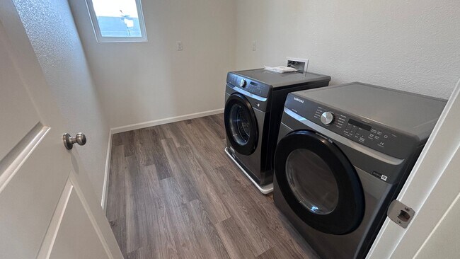 Building Photo - 577 Bedfordshire Dr