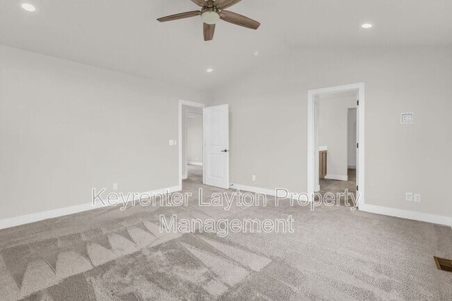 Building Photo - 1432 E Daylily Ct