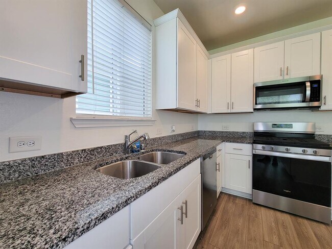 Building Photo - 16230 Dutton Clover Dr