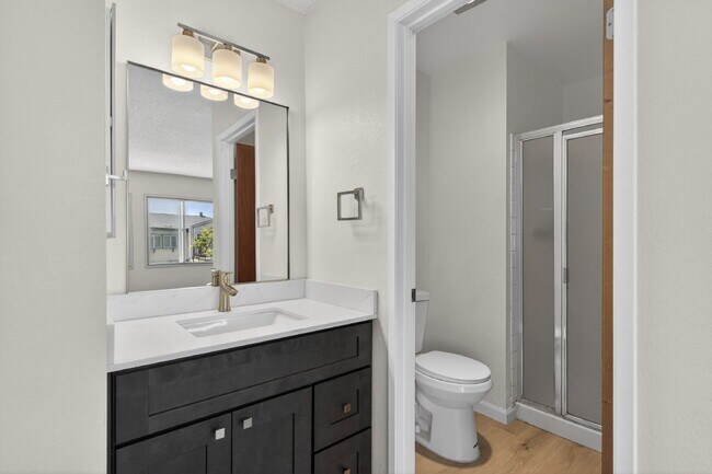 Building Photo - Spacious Condo in Santa Clara - Easy Commute!
