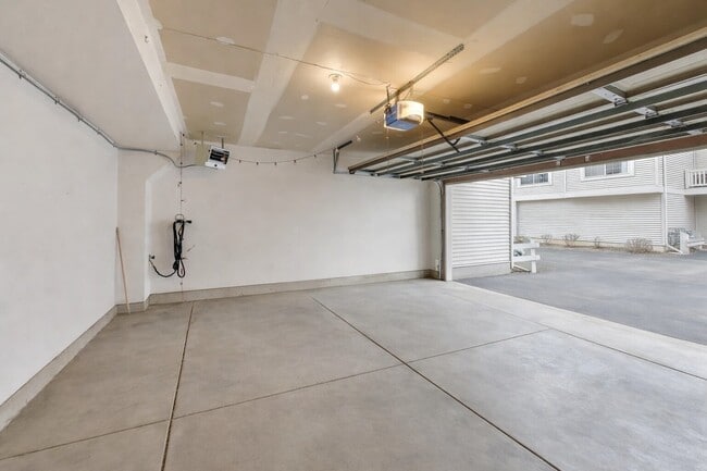 Building Photo - 2427 Daybreak Ct