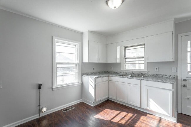 Building Photo - 1903 E 27th St