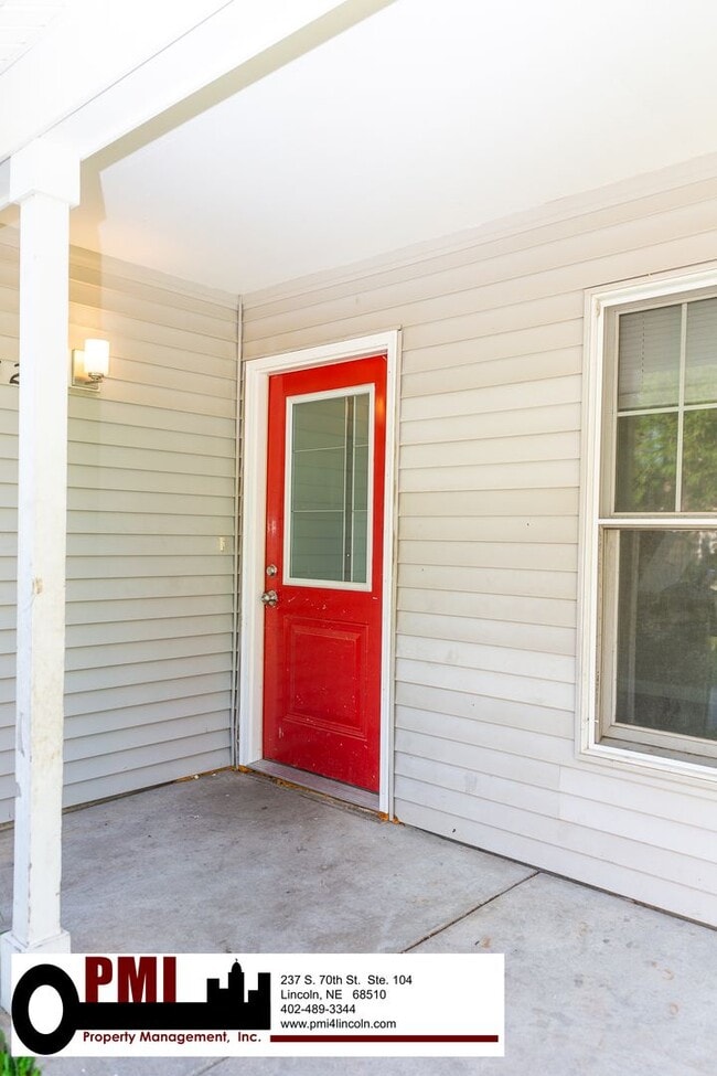 Primary Photo - 3 Bedroom and 1.5 bathroom Duplex for rent