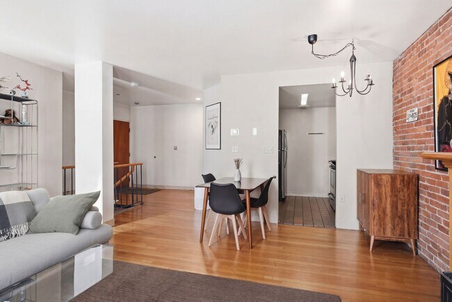 Building Photo - Amazing 2 bed in Fenway.... Close to NEU