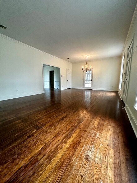 Building Photo - 724 Meadowbrook Rd