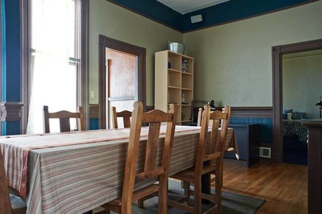 Building Photo - 131 Coleridge St