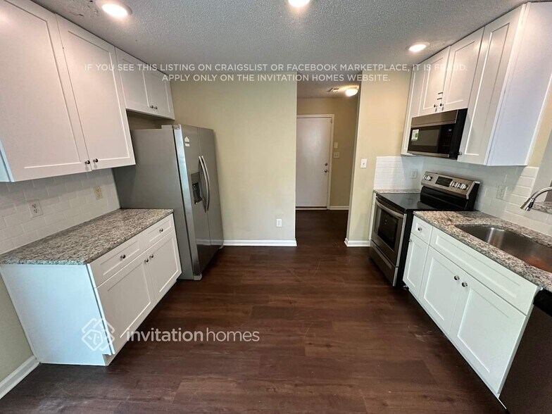 Building Photo - 9808 Aviary Hill Way