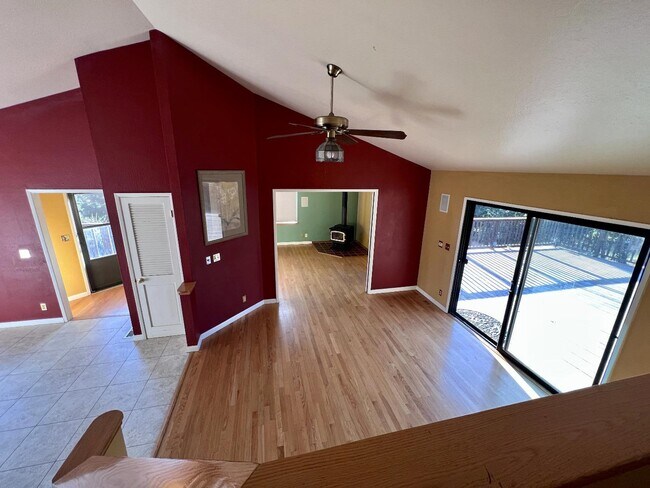 Building Photo - 121 Scenic Dr
